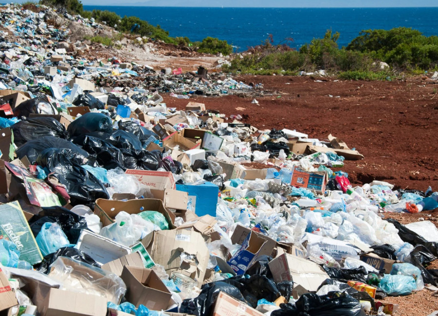 Γιατί η Ελλάδα ακολουθεί τα χειρότερα σενάρια διαχείρισης αποβλήτων;