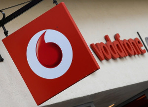 Η Vodafone στηρίζει τους συνδρομητές που πλήττονται από τις πυρκαγιές