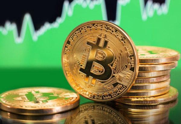 Επανέρχεται στα $61.000 το Bitcoin «ελπίζοντας» σε μειώσεις επιτοκίων