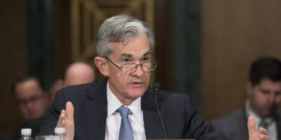 Πάουελ: Η Fed «αναλαμβάνει δράση»