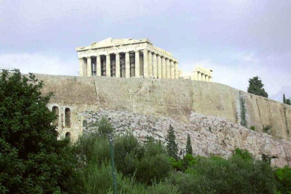 Κρίση, σπέκουλα, καταστροφή και στο βάθος… στήριξη 