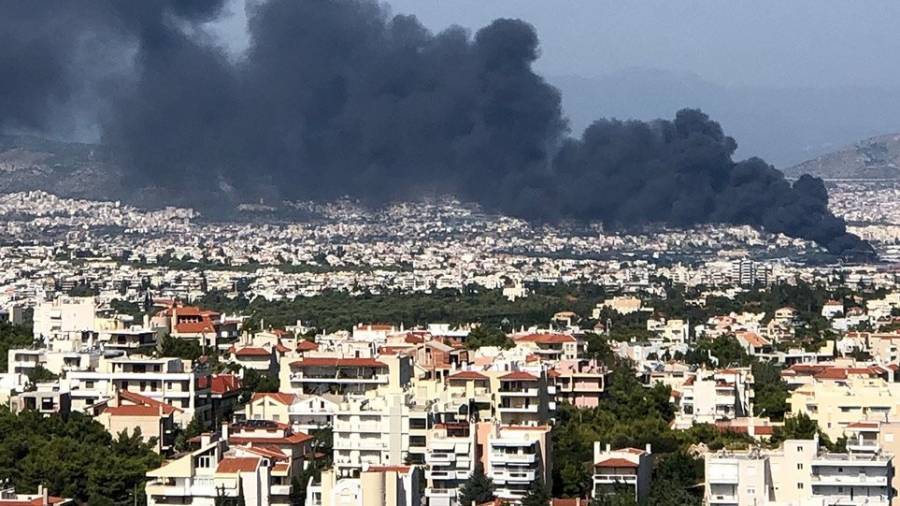 Μεταμόρφωση: Έπεσε η ένταση της πυρκαγιάς- Αποκαταστάθηκε η κυκλοφορία