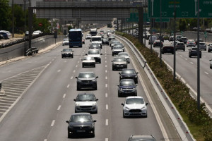 Τέλη κυκλοφορίας: Δεν αλλάζουν τα ποσά, αλλά «πονάνε» τα πρόστιμα