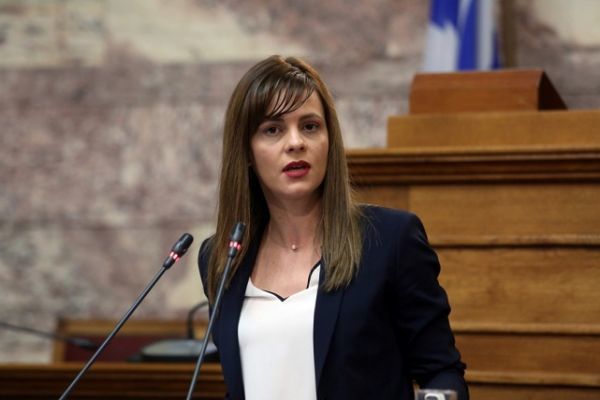 Αχτσιόγλου: Επανέρχονται οι συλλογικές συμβάσεις εργασίας