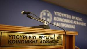 Υπ.Εργασίας: Τι προβλέπεται για τη μείωση εισφορών μη μισθωτών