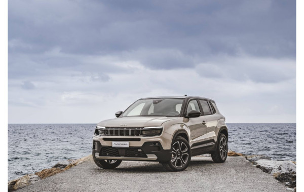 Διαθέσιμο για παραγγελίες το νέο Jeep Avenger e-Hybrid με αυτόματο κιβώτιο