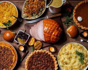 Thanksgiving: Πέντε εστιατόρια που μάς κάνουν το τραπέζι για την Ημέρα των Ευχαριστιών