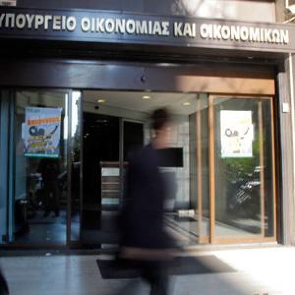 Τρία Υπουργεία και η Βουλή έπεσαν έξω στους στόχους μείωσης δαπανών