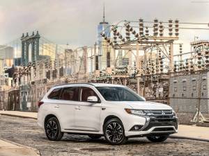 Στην χώρα μας το νέο υβριδικό Mitsubishi Outlander PHEV