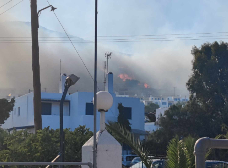 Χωρίς ενεργό μέτωπο οι πυρκαγιές σε Πάρνηθα και Σέριφο