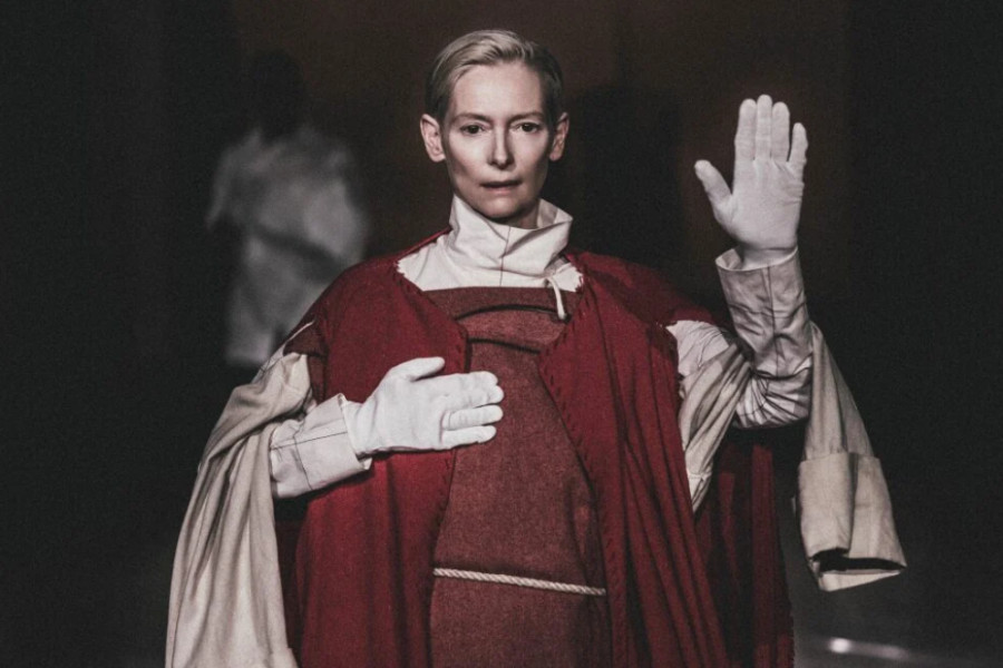 Ενσαρκώνοντας τον Παζολίνι: H Tilda Swinton σε μια παράσταση-φόρο τιμής στον μεγάλο Ιταλό σκηνοθέτη στη Στέγη