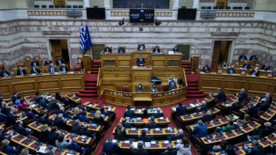 Βουλή: Υπερψήφιση της τροπολογίας για πλαφόν στις αυξήσεις των μισθωτηρίων