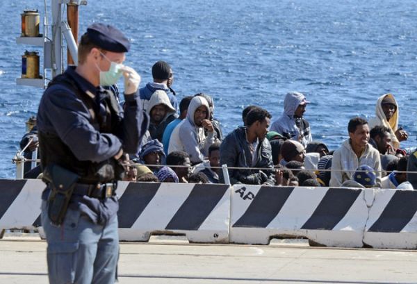 Συγκλονίζει το ναυάγιο στη Μεσόγειο- Φόβοι για 900 νεκρούς- Πιέσεις για έκτακτη Σύνοδο Κορυφής (vid)