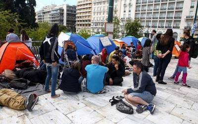 Υπ.Μεταναστευτικής Πολιτικής για πρόσφυγες: Τους προτείνουμε να μεταφερθούν σε δομές