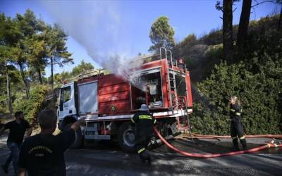 Υπό μερικό έλεγχο η πυρκαγιά στον Άγιο Στέφανο