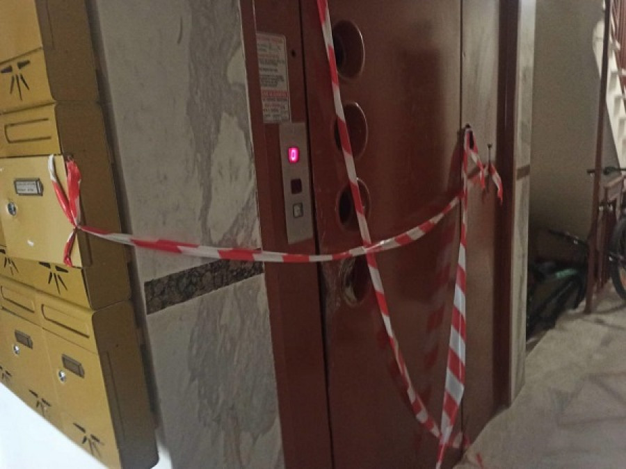 «Καμπανάκι» της ΠΕΤΑΚ για την εσωτερική θύρα στα ασανσέρ