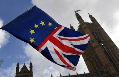 Η Βρετανία δεν διακόπτει τους δεσμούς με την ΕΕ