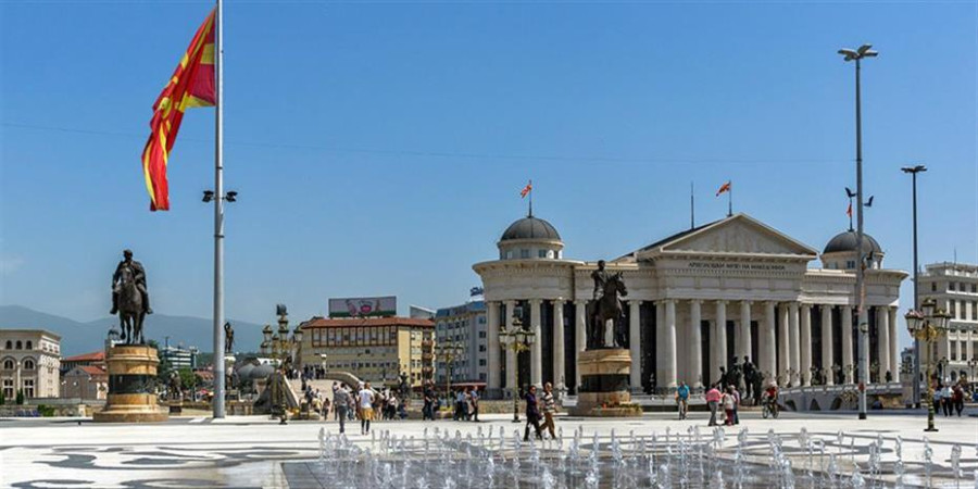 Βόρεια Μακεδονία: Ανακαλούν τον πρέσβη τους από τα Τίρανα