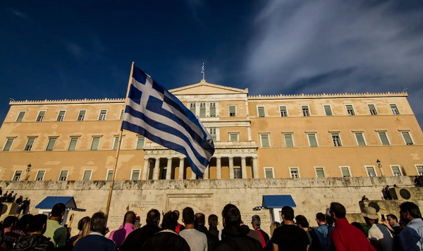 Όχι στη γενική απαξίωση πολιτικών και πολιτικής