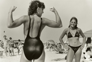 Ο κόσμος της Jones Beach με τον φακό του Joseph Szabo