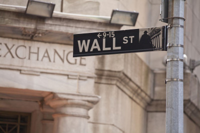 Με 2 «ταχύτητες» η Wall Street-Ρεκόρ ο Dow...πτώση oι S&amp;P 500,Nasdaq