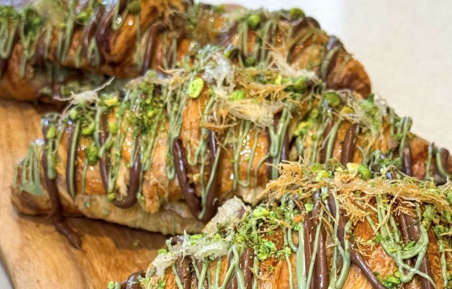 Πού θα φάμε το viral Dubai Chocolate Croissant στην Αθήνα;