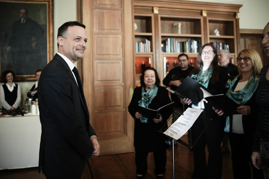 Πρωτοχρονιάτικα κάλαντα στο Δημαρχείο της Αθήνας