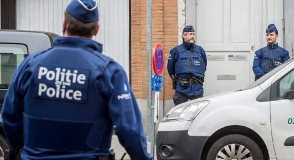 Βέλγιο: 12 μετανάστες βρέθηκαν μέσα σε φορτηγό ψυγείο