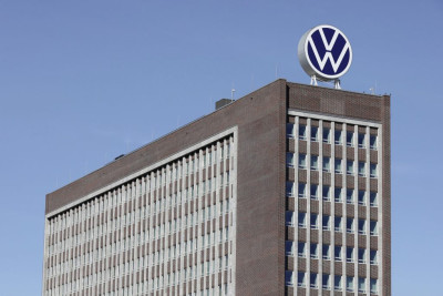 Volkswagen: Επισπεύδει τις διαπραγματεύσεις με τα συνδικάτα