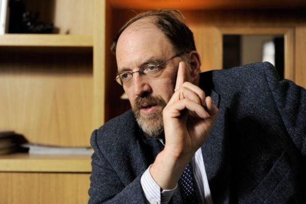 Galbraith: “Η Ελλάδα δεν μπλοφάρει στη διαπραγμάτευση”