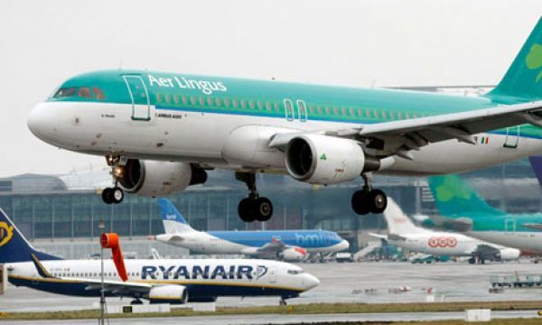 Ryanair: Ανοικτή στο να φύγει από την Aer Lingus - «Κόντρα» με τη Μ. Βρετανία