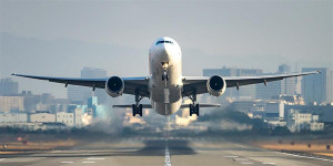 IATA: Ο πόλεμος στο Ιράν απειλεί να «ψαλιδίσει» τα κέρδη των αεροπορικών εταιρειών το 2026