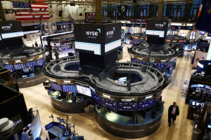 Τραπεζικό rebound στη Wall Street με βασικό αρωγό την Tesla