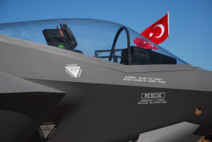 Η Άγκυρα κάνει «πακέτο» τους S-400 για να πάρει F-35