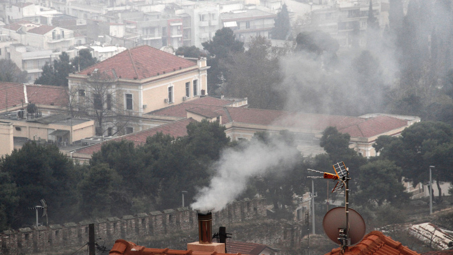 Πανδής: Ένα τζάκι σε 4 ώρες ρυπαίνει όσο 1.000 οχήματα