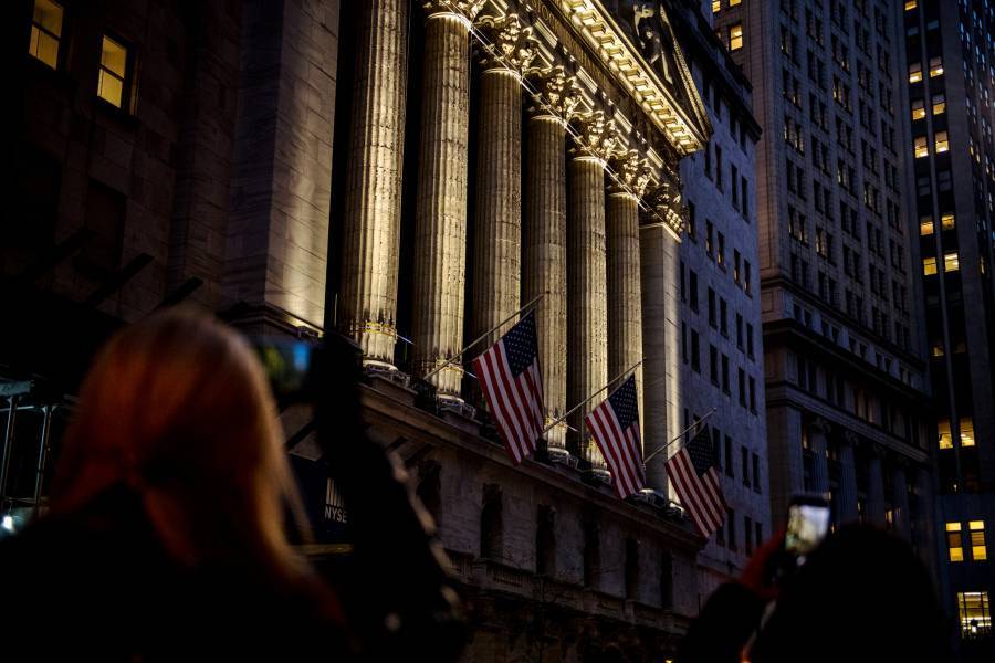 Πτωτική τροχιά στη Wall Street-Απώλειες σε χρυσό και πετρέλαιο