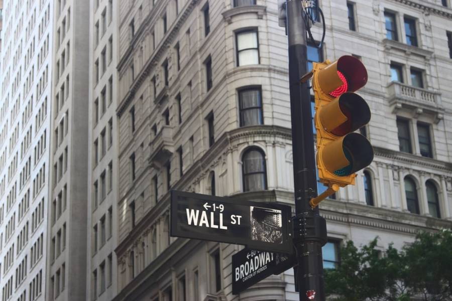Συγκρατεί τα θετικά πρόσημα η Wall Street μετά την Fed