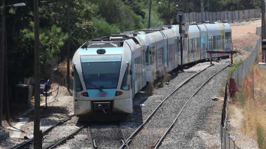 Προαστιακός: Με λεωφορεία τα δρομολόγια στο Άνω Λιόσια-Κιάτο λόγω πυρκαγιάς