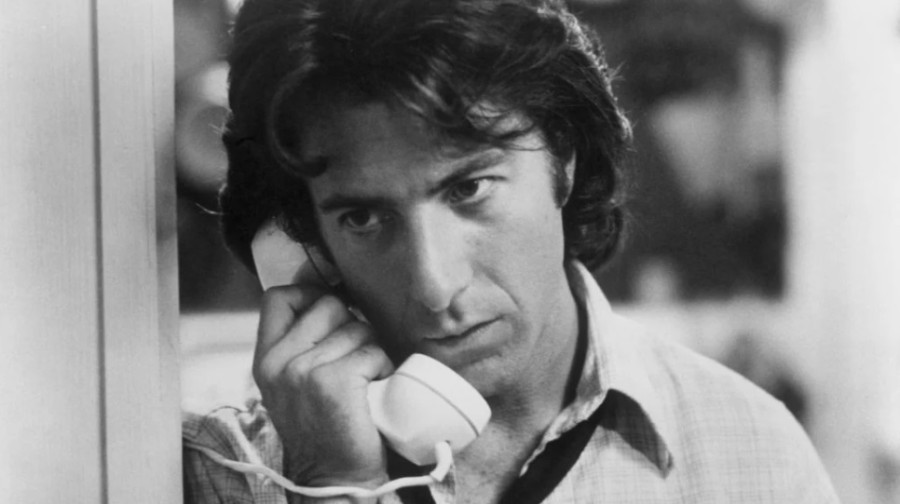 Ο Dustin Hoffman γίνεται 86 κι εμείς θυμόμαστε τις πιο αριστουργηματικές ερμηνείες του