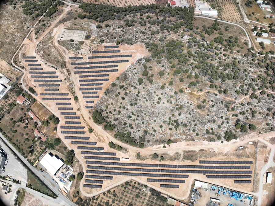 HELLENiQ ENERGΥ: Πρώτος φωτοβολταϊκός σταθμός αυτοπαραγωγής σε βιομηχανική της εγκατάσταση
