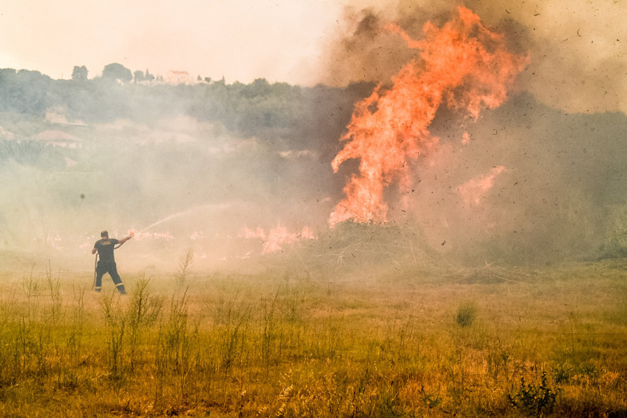 Χωρίς ενεργό μέτωπο η φωτιά στην Ηλεία- Φόβοι για αναζωπυρώσεις