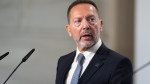Στουρνάρας: Οι δημόσιες συντάξεις, από μόνες τους, δεν θα αρκούν στο μέλλον