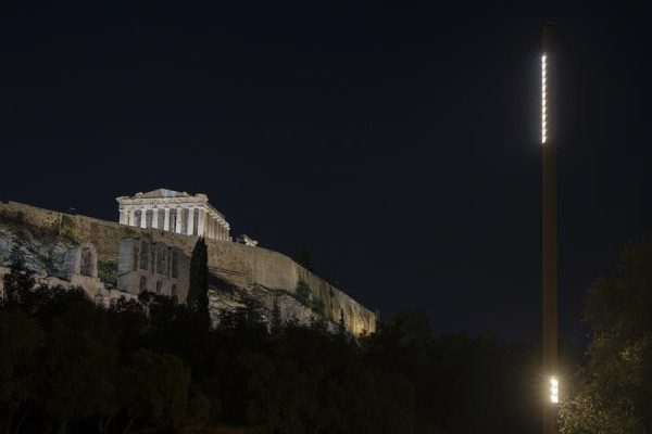 Νέος φωτισμός κατά μήκος των οδών Διονυσίου Αρεοπαγίτου και Αποστόλου Παύλου