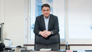 Τσουκαλάς: Ποιο είναι το περιεχόμενο και τα ανταλλάγματα της αδιαφανούς «συμφωνίας κυρίων» με τις ακτοπλοϊκές επιχειρήσεις;