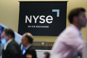 Wall Street: Τρίτη σερί πτώση με «βαρίδι» την αγορά εργασίας