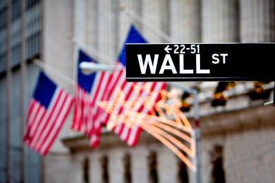 Aνάκαμψη στη Wall Street μετά το πλήγμα της Δευτέρας