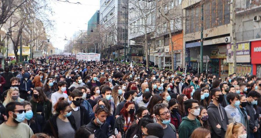 Δολοφονία Γρηγορόπουλου: Ολοκληρώθηκε η μαθητική-φοιτητική πορεία στο κέντρο της Αθήνας