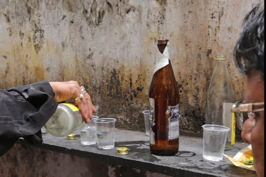 Ινδία: 54 νεκροί από νοθευμένο αλκοόλ
