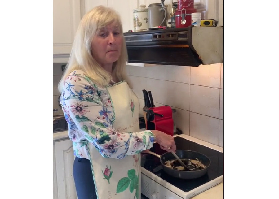 Η Αυλωνίτου στην κουζίνα, ζητάει να… «τηγανίσουμε τον Μητσοτάκη» (vid)