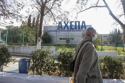 Αγωνία μετά την «εισβολή» του κοροναϊού στην Ελλάδα